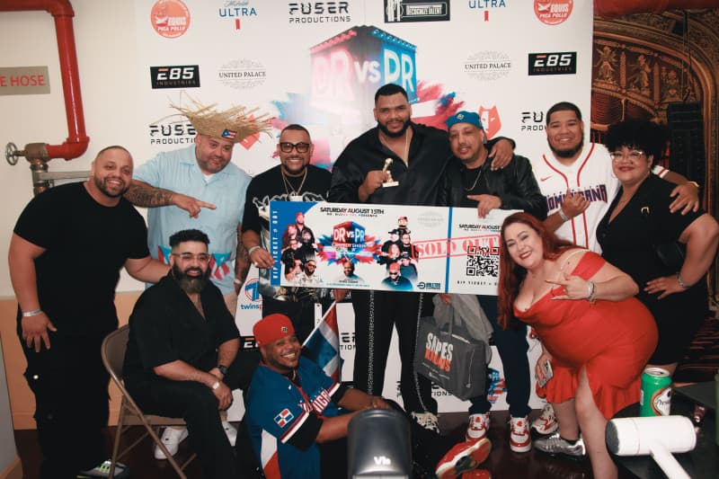 Comediantes dominicanos y puertorriqueños logran espectáculo a casa llenan en el United Palace Theater