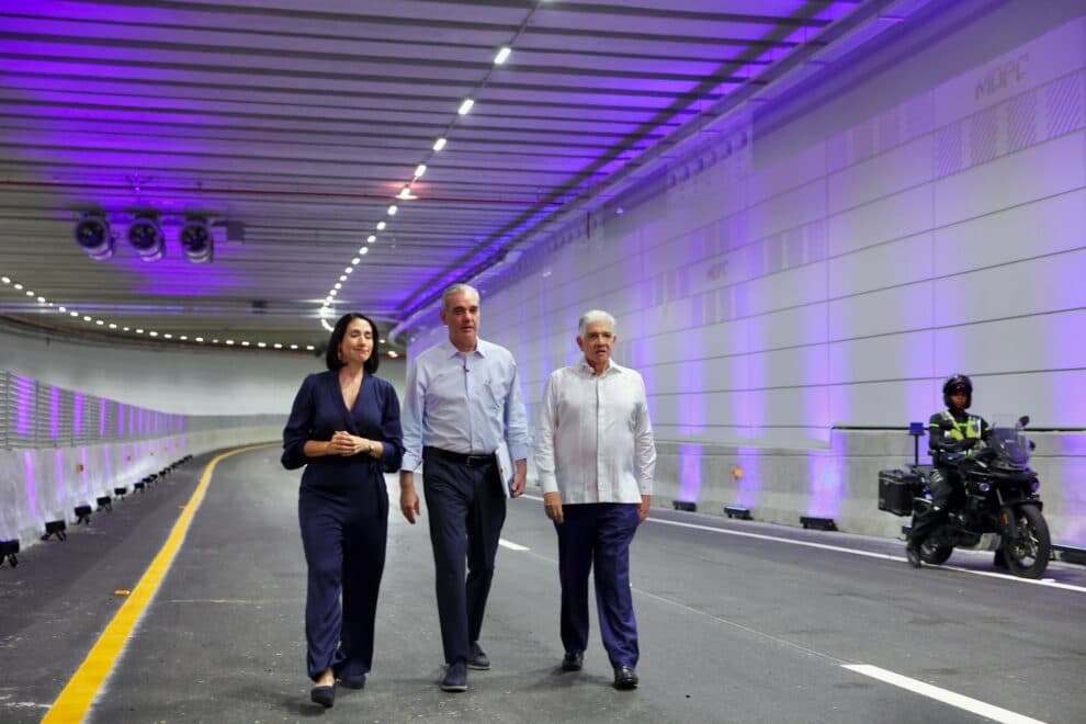 Obras con fondos obtenidos de AERODOM