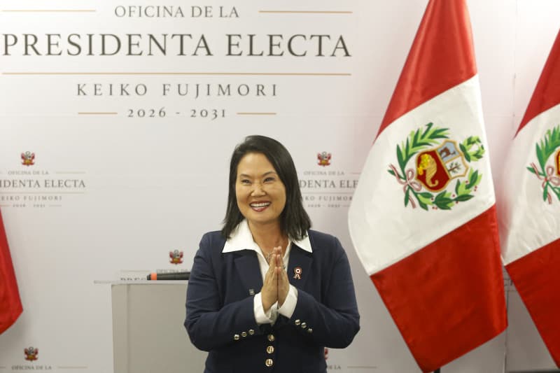 Keiko Fujimori se inviste como presidenta de Perú; noveno cambio de presidente en diez años