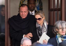 Fiscalía española dice ahora que tribunal puede investigar querella contra Julio Iglesias