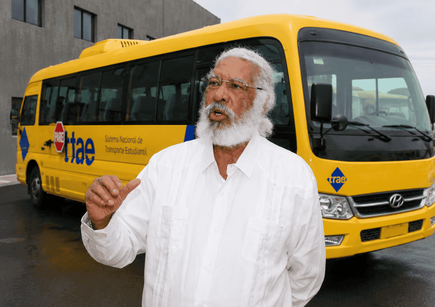 Juan Hubieres pide a Abinader frenar licitación de RD$864 millones del TRAE y denuncia "mafia" en el transporte escolar