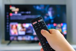 Televisión conectada supera al celular como principal pantalla para ver contenido en EE. UU.