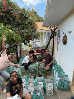 Iniciativa social “Sonrisas de Navidad” busca llevar cenas a más de 300 familias en Nochebuena